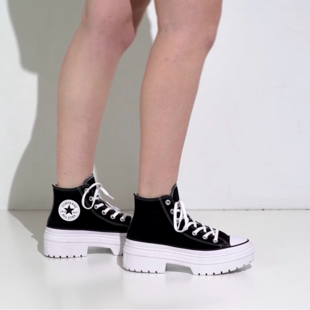 NIB Converse Lugged Heeled Boots in Black Size 7